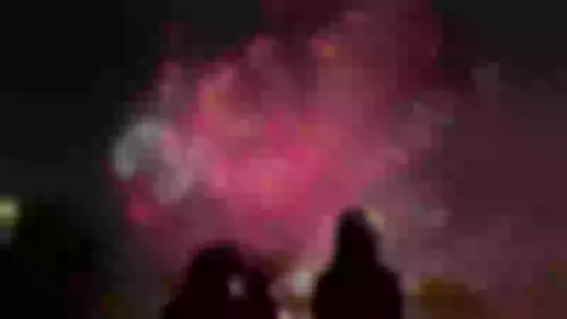 شعلة الإبداع الساحرة: الألعاب النارية تتألق في سماء 15 مدينة سعودية للاحتفال باليوم الوطني الـ 93!