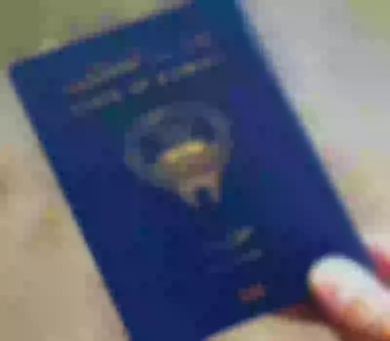 "مفاجأة من العيار الثقيل: دولة خليجية تسحب الجنسية وتلغي جوازات سفر مئات المواطنين من أصول سعودية وخليجية"