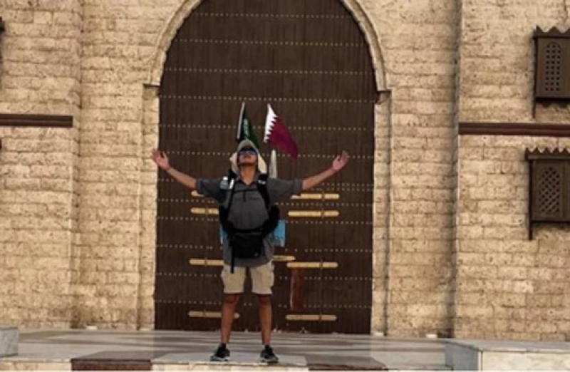 سعودي يسافر من جدة إلى الدوحة مشيًا على الأقدام لحضور كأس العالم