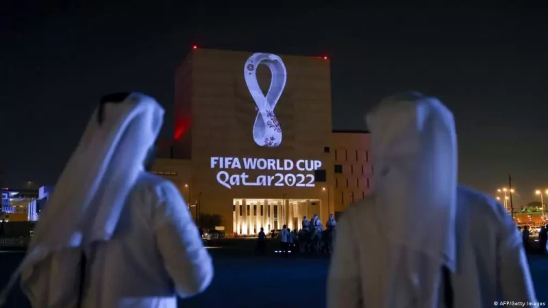 الفيفا يخرج بإعلان صارم بشأن حظر بيع الكحول في مونديال قطر