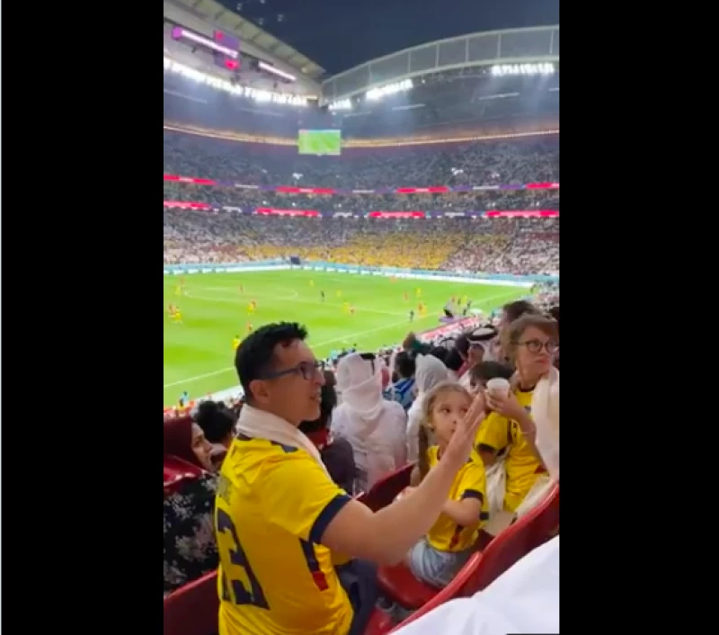 مشجع اكوادوري يسئ لقطر.. ومشجع قطري يرد “فيديو”