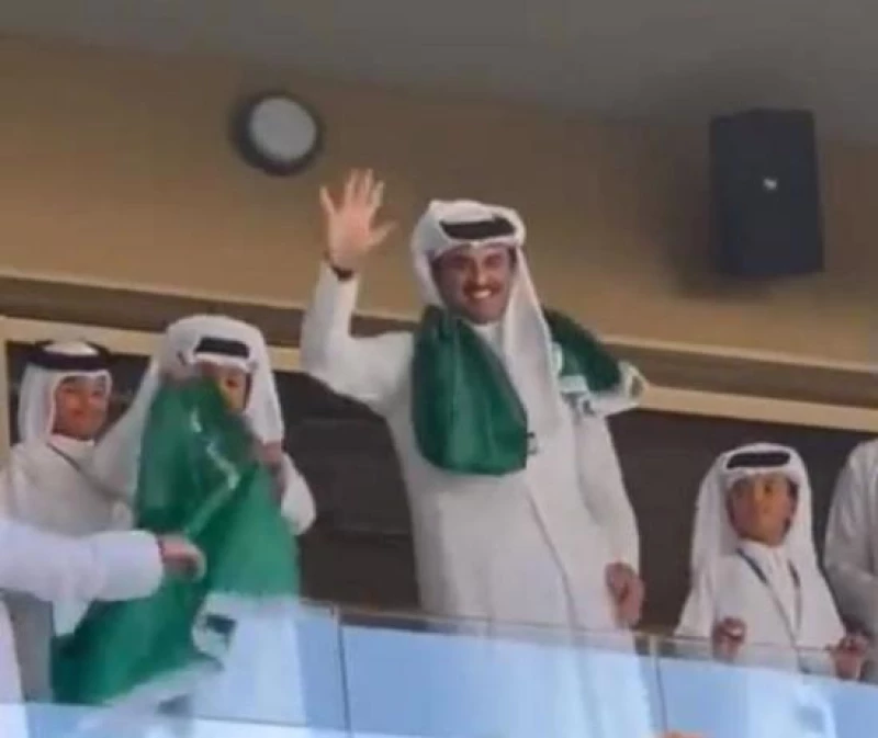 شاهد تفاعل أمير قطر مع هدف المنتخب السعودي في مرمى الأرجنتين