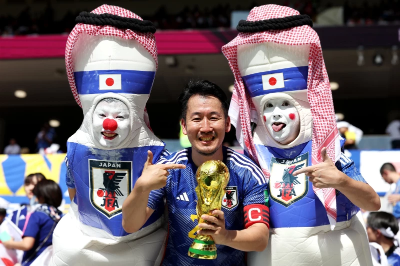 بعد عملية تنظيف المدرجات..تصرفات قوية وصادمة من المنتخب الياباني مع قطر بعد خروجهم من كأس العالم