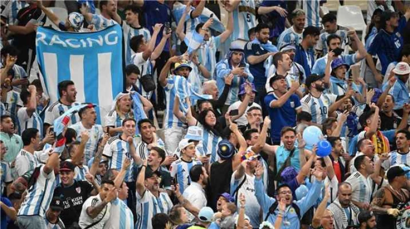 لن تصدق لماذا يحتفل جمهور الأرجنتين قبل مواجهة هولندا