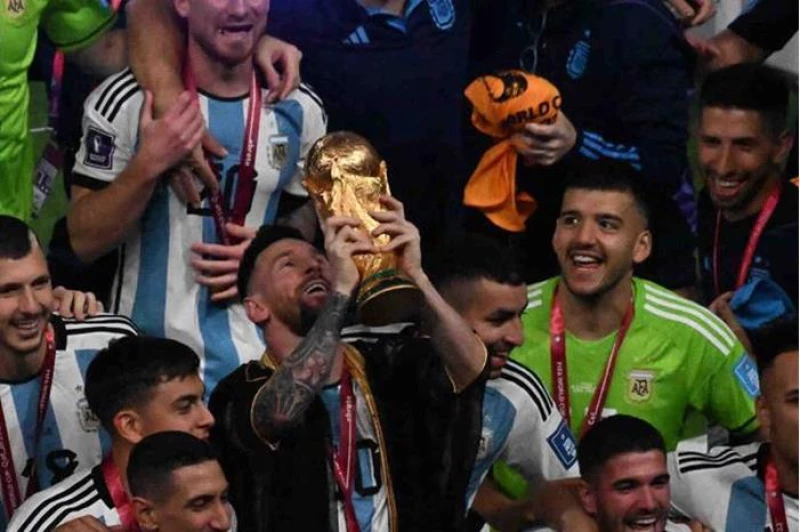 حادثة مفجعة كادت تسلب الفرحة بكأس العالم للمنتخب الأرجنتيني