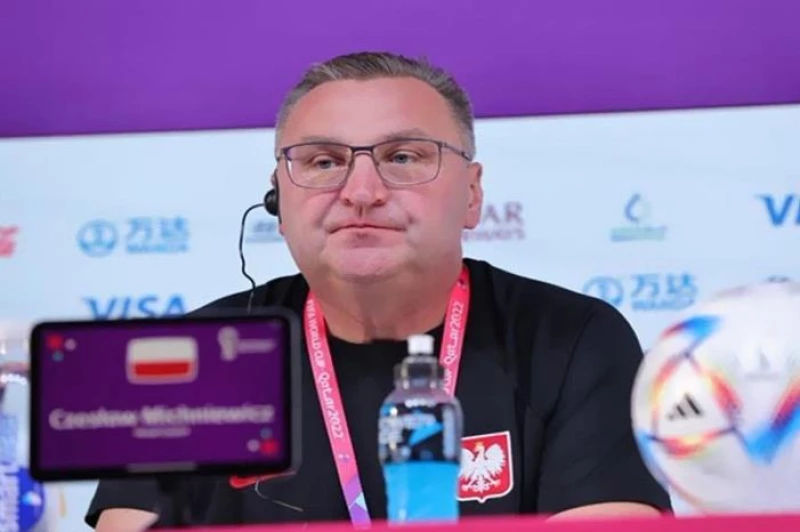 أسباب صادمة في إقالة المدرب البولندي بعد نهائي كأس العالم2022