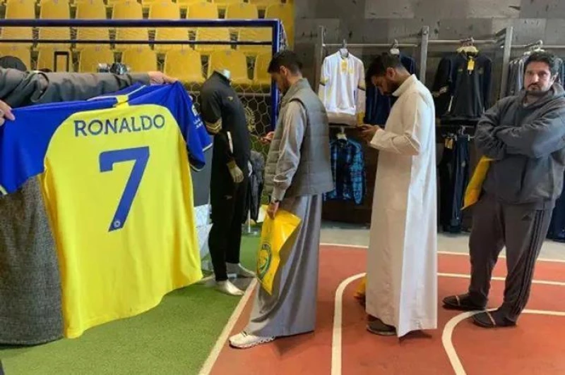 أرباح خيالية لنادي النصر السعودي بعد 24 من نزول قميص كريستيانو