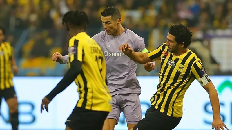الاتحاد يقصي نظيره النصر من نصف كأس السوبر السعودي بثلاثية في مباراة قوية