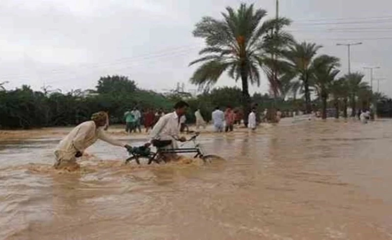 أمطار فيضانية عارمة تجتاح مصر خلال الساعات القادمة بعد إعصار ليبيا.. والأرصاد الجوية تدق ناقوس الخطر وتحذر من الكارثة الكبرى وهذه المناطق الأكثر تضررًا!
