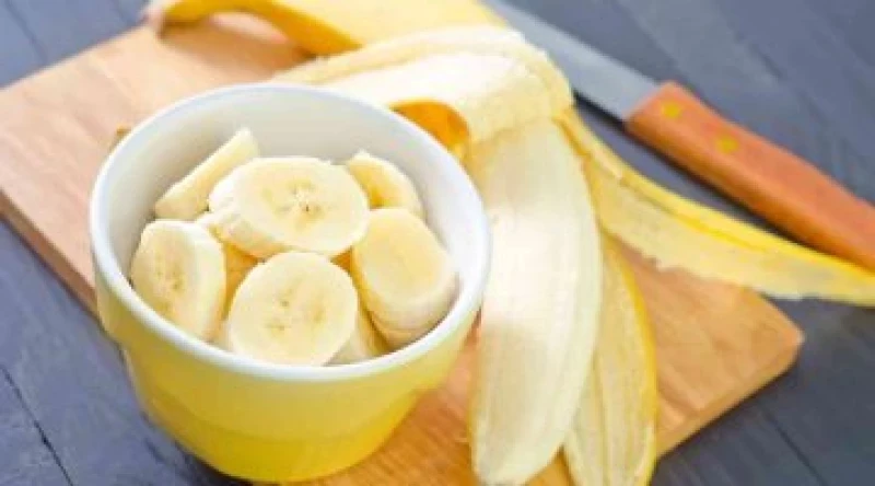 محذر خطير: تجنب هذه الأطعمة مع الموز – تسبب ضرر بطيء ومميت!